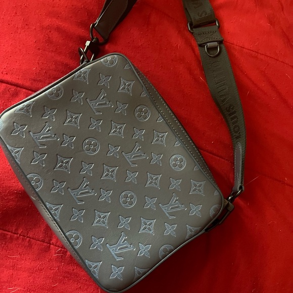 LOUIS VUITTON Duo messenger Shoulder Bag - Picture 2 of 4
